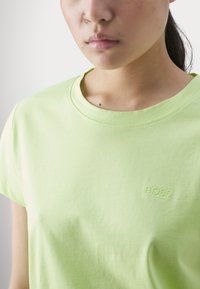 BOSS ESOGO - Tricou basic - medium green