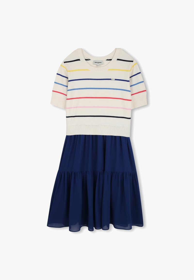 Robe tricotée avec un haut crème à rayures horizontales multicolores et une jupe évasée bleu marine. Manches courtes et détail de taille élastique.