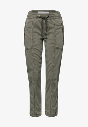 Pantalon décontracté vert olive avec taille élastique, cordon de serrage, poches zippées à l'avant et coutures décoratives le long des jambes.