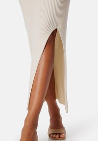 Bubbleroom SLIT - Robe pull - white