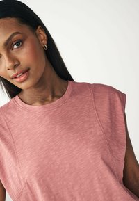 Next CREW NECK - Triko s potiskem - rose pink
