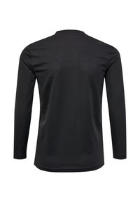 Langärmliges schwarzes Shirt mit einer glatten Textur, Rundhalsausschnitt und einem dezenten Saum. Keine sichtbaren Muster oder Hardwaredetails.