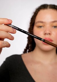 L'Oréal Paris INFAILLIBLE BROWS BROW DEFINER - Crayon sourciles - brunette