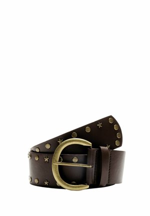 Cintura in pelle marrone con fibbia in ottone arrotondata, adornata da borchie di metallo circolari e a forma di stella lungo la cinghia.
