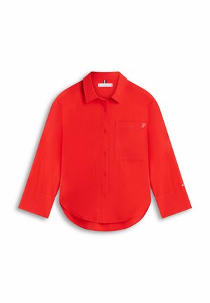 Rotes langärmliges Hemd mit Knopfleiste, spitzem Kragen, Brusttasche mit kleiner weißer Logo-Stickerei und abgerundetem Saum.