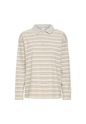 Polo beige de manga larga con finas rayas horizontales marrones, crema y blancas y cuello y tapeta de botones en gris claro sólido.