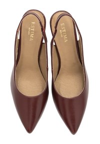 Burgundin nahka slingback-kengät, joissa on terävät varpaat ja avoimet sivut, joissa on sileä pinta ja hillitty kultainen logo sisällä.