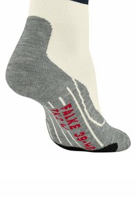 Calzino grigio e crema con tallone rinforzato, lettering rosso e pattern di presa testurizzato sul fondo. Presenta una banda blu scuro sulla parte superiore.