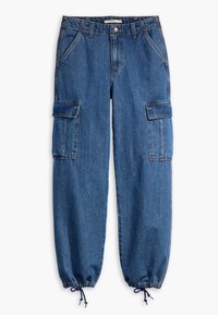 Blå denim cargo-byxor med elastiska dragsnoddar i nederkanten, framfickor, klafffickor på sidan och midja med knappstängning.