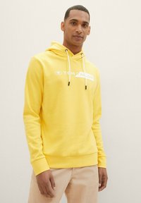 TOM TAILOR Jersey con capucha - sunny yellow