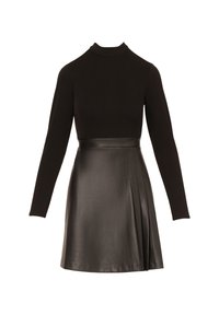 Schwarzes langärmliges Kleid mit hohem Kragen und einem A-Linien-Rock aus Kunstleder, der auf einer Seite dezente Falten aufweist.