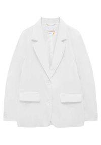 Biały żakiet wykonany z gładkiego materiału, charakteryzujący się klapami, dwoma przednimi kieszeniami oraz trzema guzikami przy mankietach.