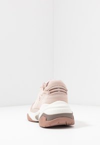 Tamaris Fashletics Sneaker low - old rose