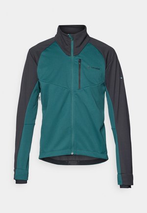Herrenjacke mit einem tealfarbenen Körper und schwarzen Ärmeln, aus Softshell-Material. Mit Stehkragen und Reißverschlusstaschen.