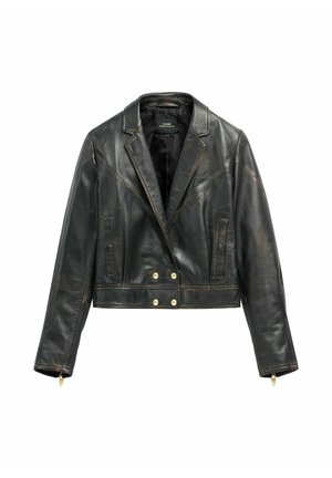 Czarna skórzana kurtka typu cropped z szerokimi klapami, dwurzędowymi złotymi guzikami, zapinanymi na zamek mankietami oraz przednimi kieszeniami z rozcięciami.