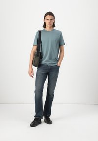 TOM TAILOR BASIC CREW NECK - T-shirts basic - deep bluish green