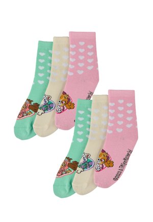 Drei Paar Kindersocken in Grün, Creme und Rosa mit weißen Herzen und Cartoon-Hundemotiven im Fußbereich.