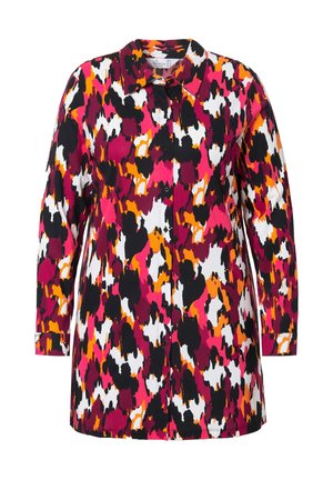 Multicolore lange mouwen shirt met een gedurfde abstracte patroon in roze, oranje, zwart en witte tinten; knoopsluiting aan de voorkant en kraag.