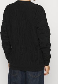 Carlo Colucci Trui - black