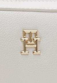Tommy Hilfiger ESSENTIAL CAMERA BAG  - Borsa a tracolla - ecru