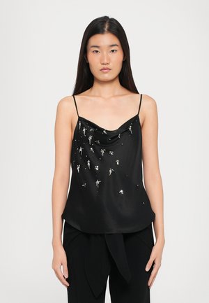 Camisola de satén negro con un escote drapeado y delicados adornos de cuentas plateadas y lazos por toda la prenda. Tirantes finos ajustables.