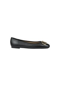 Scarpe flat in pelle nera con punta tondeggiante, dettaglio in metallo dorato sul davanti e una texture liscia. Design a profilo basso e forma minimalista.