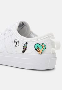 adidas Originals NIZZA UNISEX - Sneakers - white