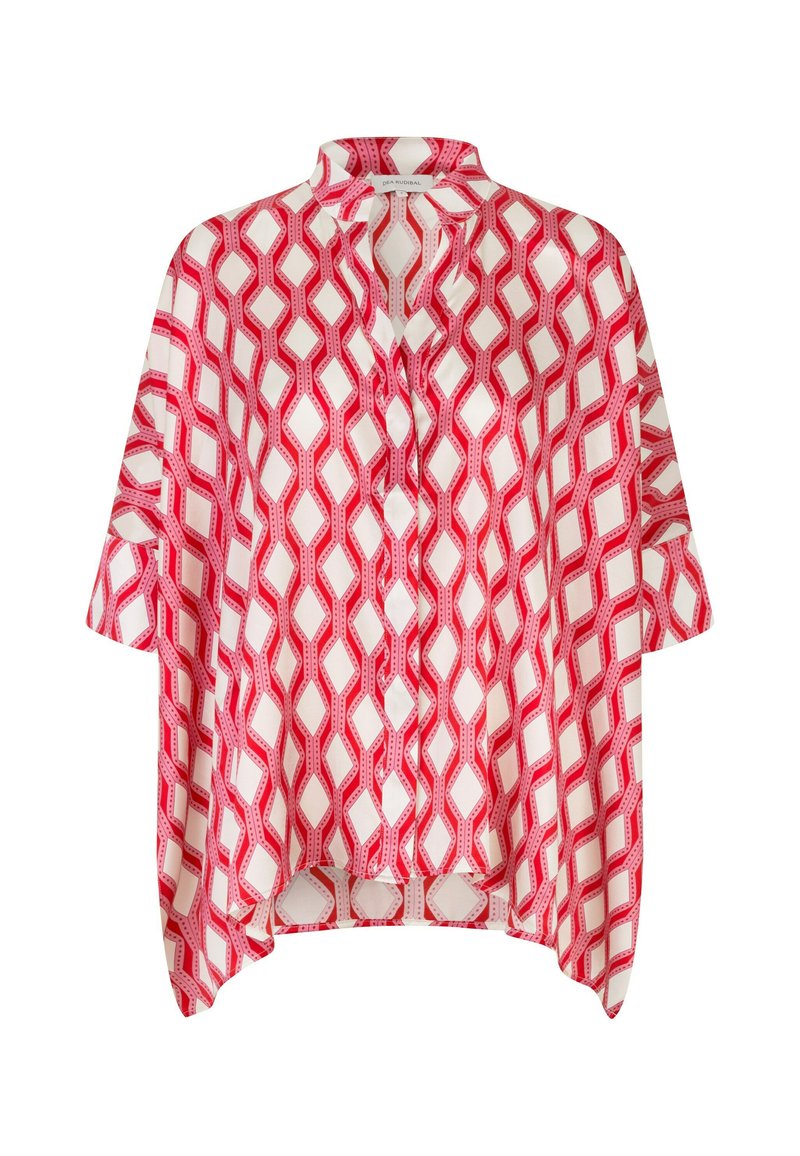 Kortärmad blus i lättviktsmaterial, med ett geometriskt rött diamantmönster på vit bakgrund. Öppen krage och avslappnad passform.
