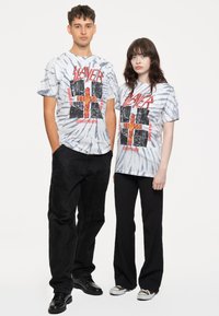 Paradiso Clothing SLAYER QUAD SEASONS BAND LOGO - Print T-shirt - white