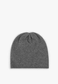 Gorro de punto gris con textura suave, corona redonda y ajuste ceñido. La parte inferior presenta un borde acanalado para mayor detalle y comodidad.