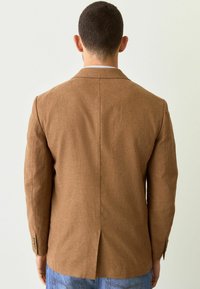 Next REGULAR FIT - TEXTURED - Sako - tobacco