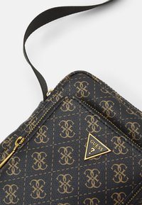 Guess VEZZOLA XBODY DOUBLE UNISEX - Borsa a tracolla - brown/ochre