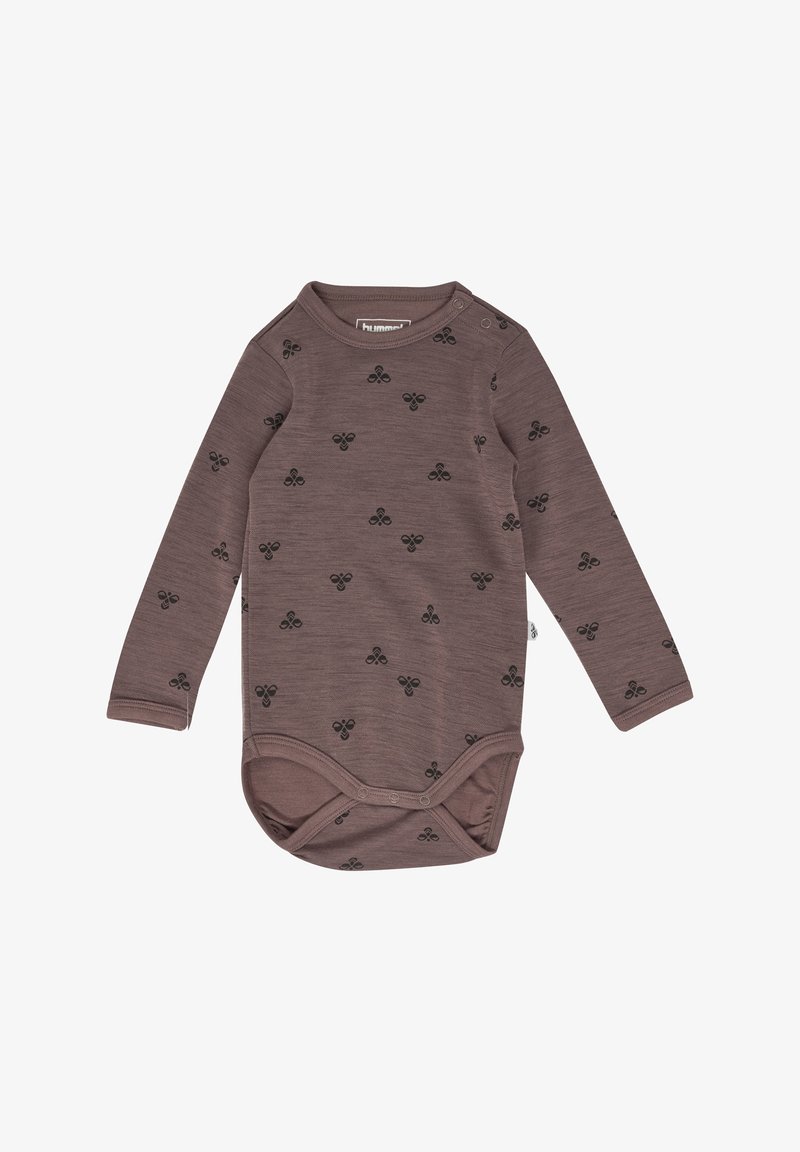 Langärmliger Babybody in Braun mit schwarzem Bienenmuster. Mit Rundhalsausschnitt und Druckknöpfen an der Schulter und im Schritt für ein einfaches Anziehen.
