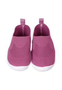 Rosa Strickschlüpfschuhe mit strukturiertem Muster und weißen Gummisohlen; ausgestattet mit Ziehschlaufen für einfaches An- und Ausziehen.