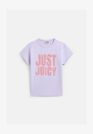 Orgonalila rövid ujjú pamut póló, nagy fémes rózsaszín "JUST JUICY" felirattal az elején. Standard kerek nyakkivágás.