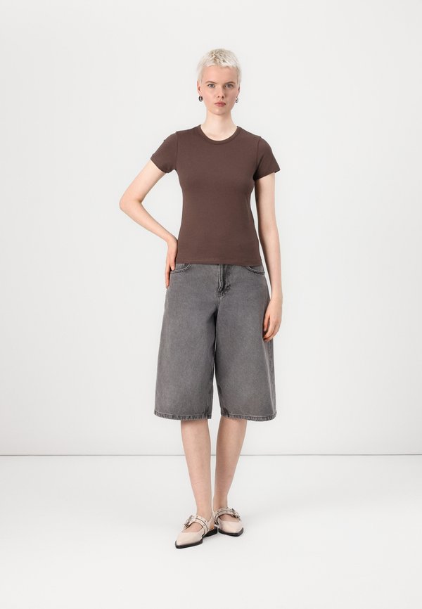 JXGIGI TEE - Basic T-shirt - bracken4