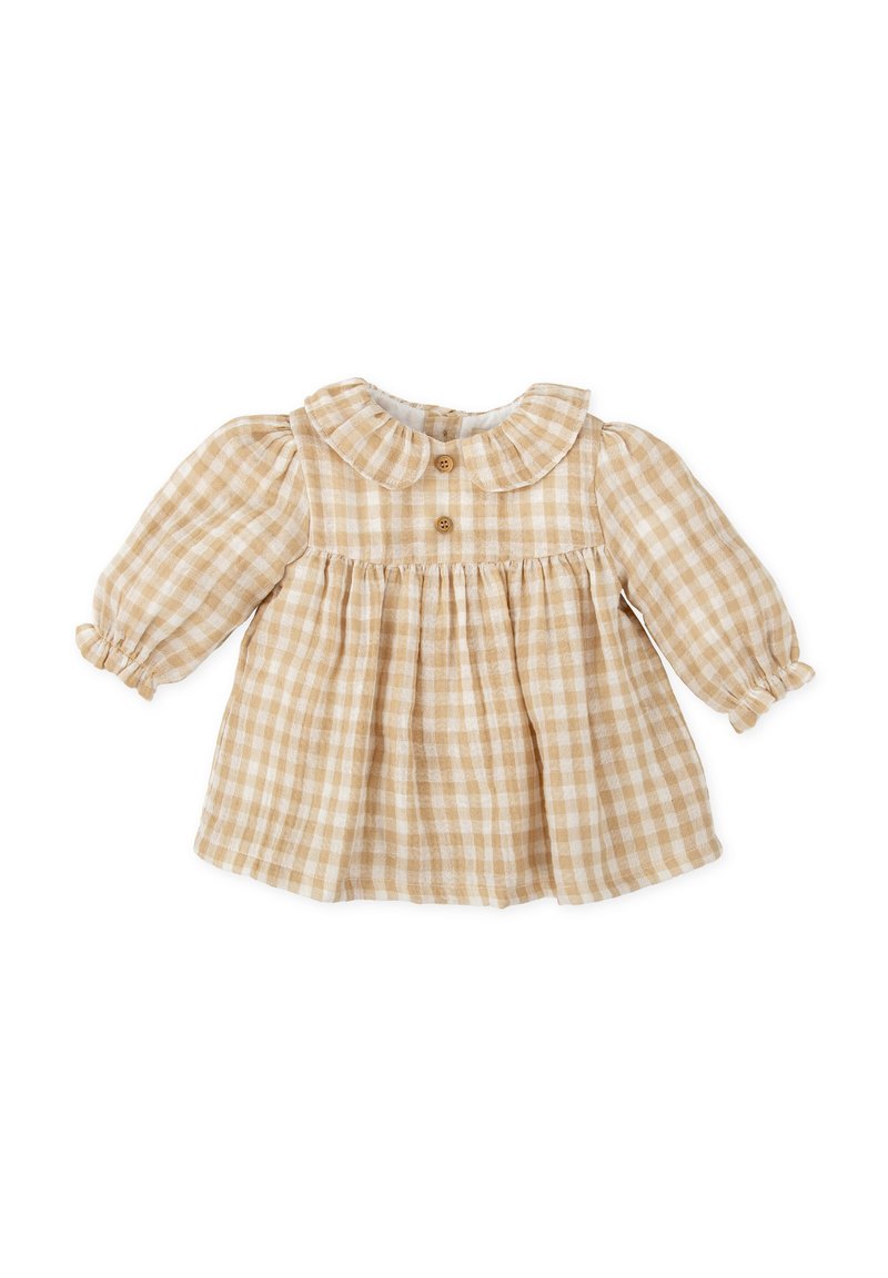 Robe en vichy beige et blanc avec un col rond, des manches bouffantes, trois boutons en bois et des détails froncés à la taille.