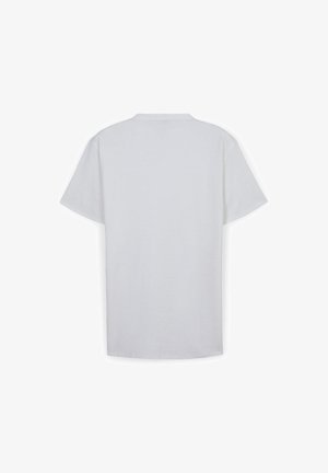 T-shirt bianco a maniche corte con collo a giro mostrato dal retro su uno sfondo bianco.