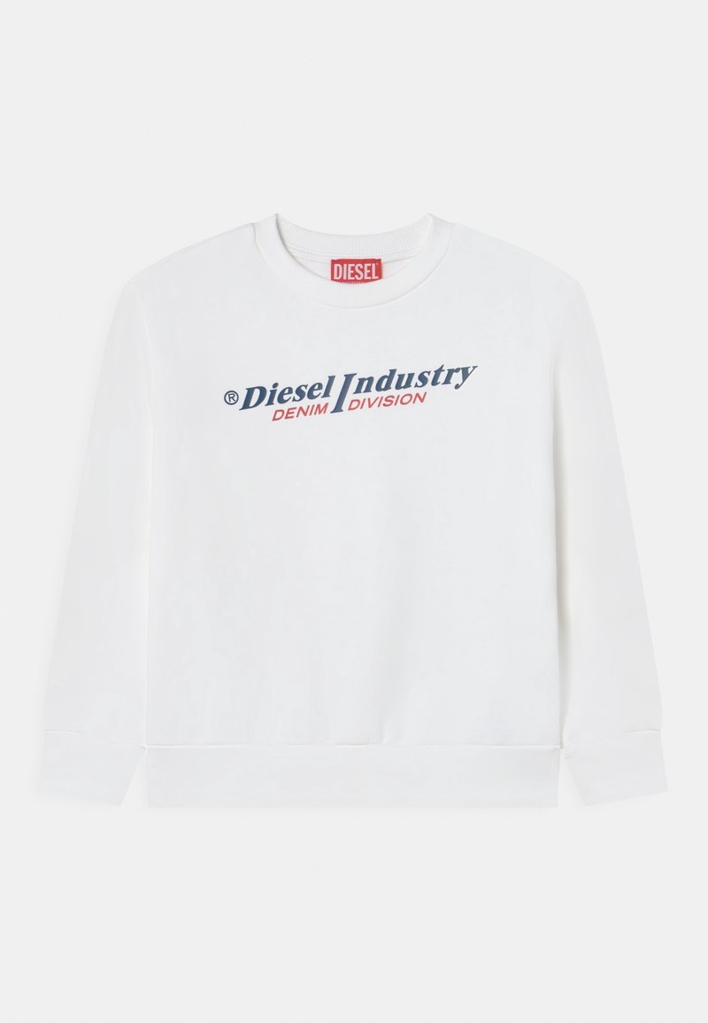 Sweat-shirt blanc à manches longues avec col rond avec le texte "Diesel Industry Denim Division" en bleu et rouge sur le devant.
