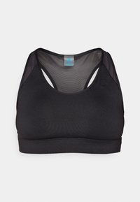 Top deportivo negro con una tela suave y elástica. Presenta paneles de malla en los laterales y una banda inferior ancha para mayor soporte. Diseño de espalda tipo racerback.