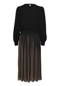 Schwarzes Kleid mit langen Ärmeln, plissiertem braunem unteren Teil, taillenbetonendem Akzent und einem Schlüssellochverschluss mit Knopfdetails hinten.