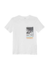 Witte katoenen t-shirt met korte mouwen, voorzien van een grafische print met abstracte ontwerpen, tekst en kleuren, waaronder zwart, blauw en oranje accenten.