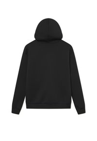 Sudadera con capucha negra de textura suave, con una capucha curvada, mangas largas y un ajuste relajado. Sin logotipos ni patrones visibles.