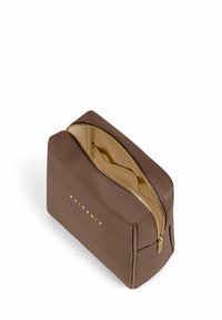 Bruine leren cosmetica tas met een gouden rits, met een ruime binnenkant en subtiele gouden branding aan de voorkant.