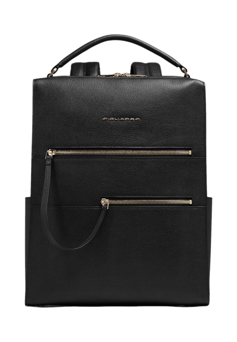 Schwarzer Leder-Rucksack mit strukturiertem Design, ausgestattet mit goldenen Reißverschlüssen und Akzenten, zwei oberen Tragegriffen und zwei vorderen Reißverschlusstaschen.