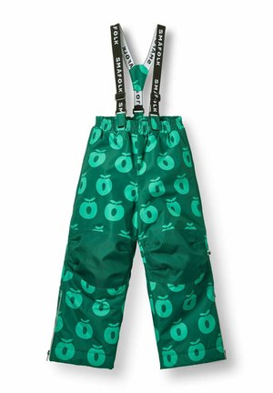 Pantalon imperméable vert pour enfants avec motif pomme, bretelles noires réglables étiquetées "SMAFOLK," et renforts aux genoux.