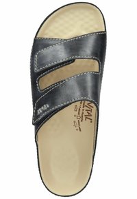 Sandalo in pelle nera con due cinturini regolabili, sottopiede beige imbottito e suola testurizzata. Bordo cucito e dettaglio del logo visibile.
