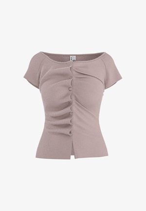 Kortærmet mauve striktop med off-shoulder halsudskæring og lodret knaplukning foran med rynkede detaljer på den ene side.