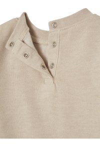 Beige Baumwollhemd mit Henley-Design, kleinem Kragen und drei metallischen Druckknöpfen auf der Blende. Weiches, strukturiertes Material.