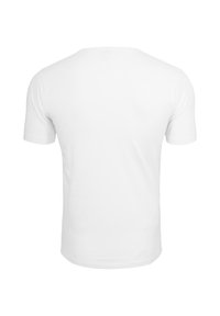 Tricou alb cu mânecă scurtă, din material de bumbac, design cu guler rotund, textură netedă, formă simplă, fără modele sau accente vizibile.